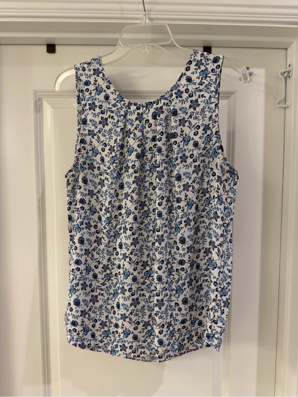 41 Hawthorn White and Blue Floral Sleeveless Camisole